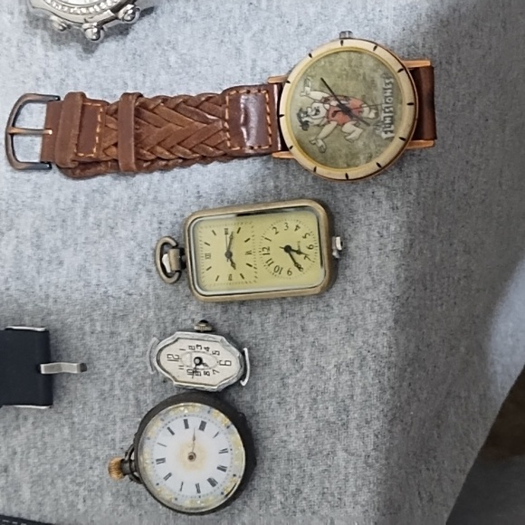 22 Watches - Picture 2 of 12